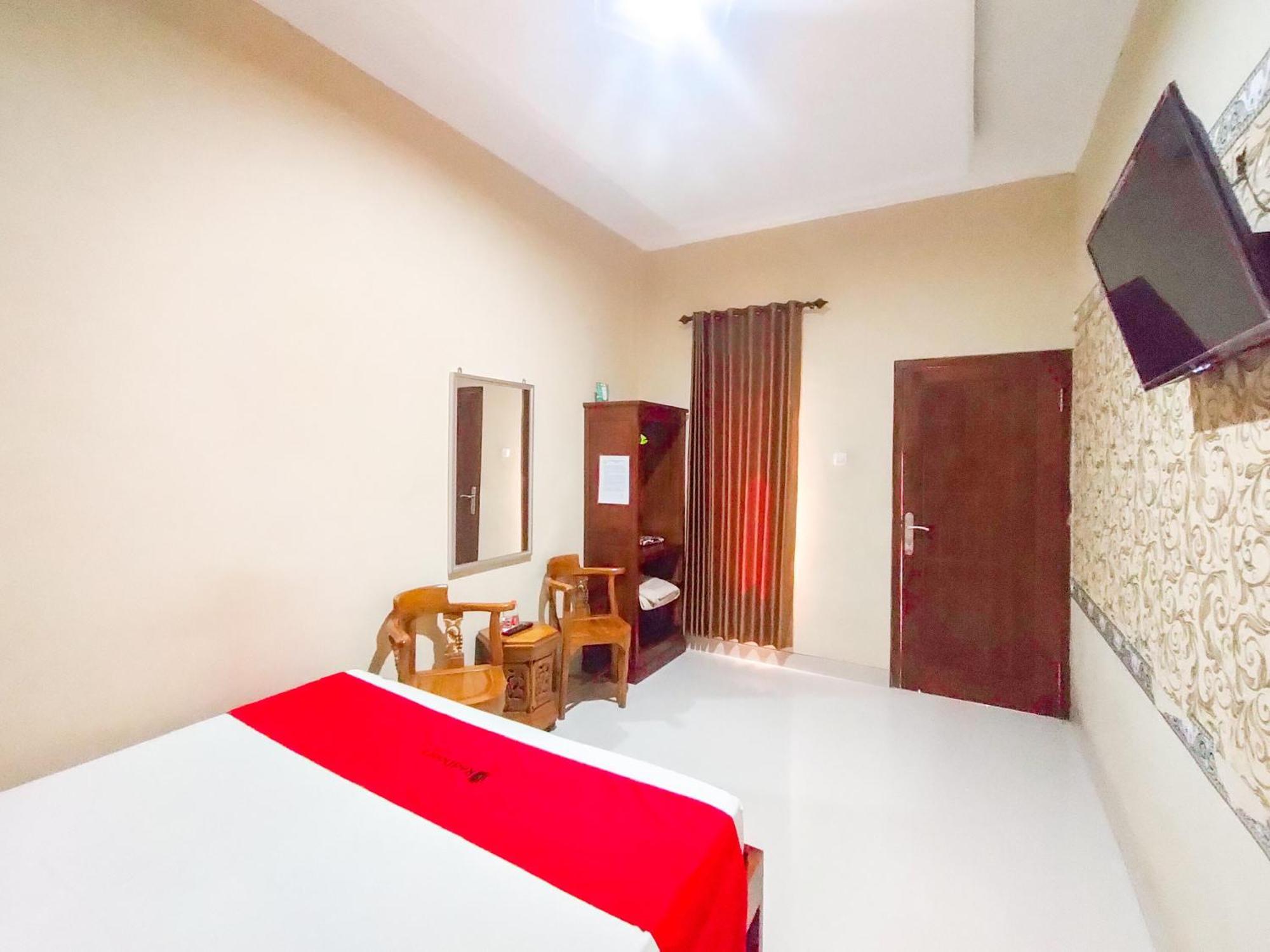 Hotel Reddoorz Syariah At Graha Adi Karya Kartasura à Kartosuro Extérieur photo
