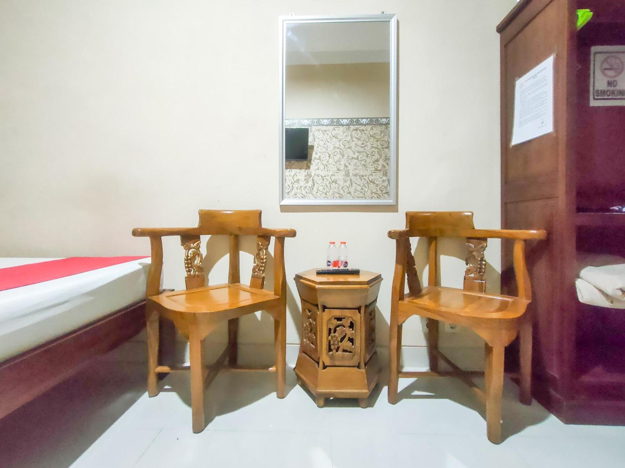 Hotel Reddoorz Syariah At Graha Adi Karya Kartasura à Kartosuro Extérieur photo