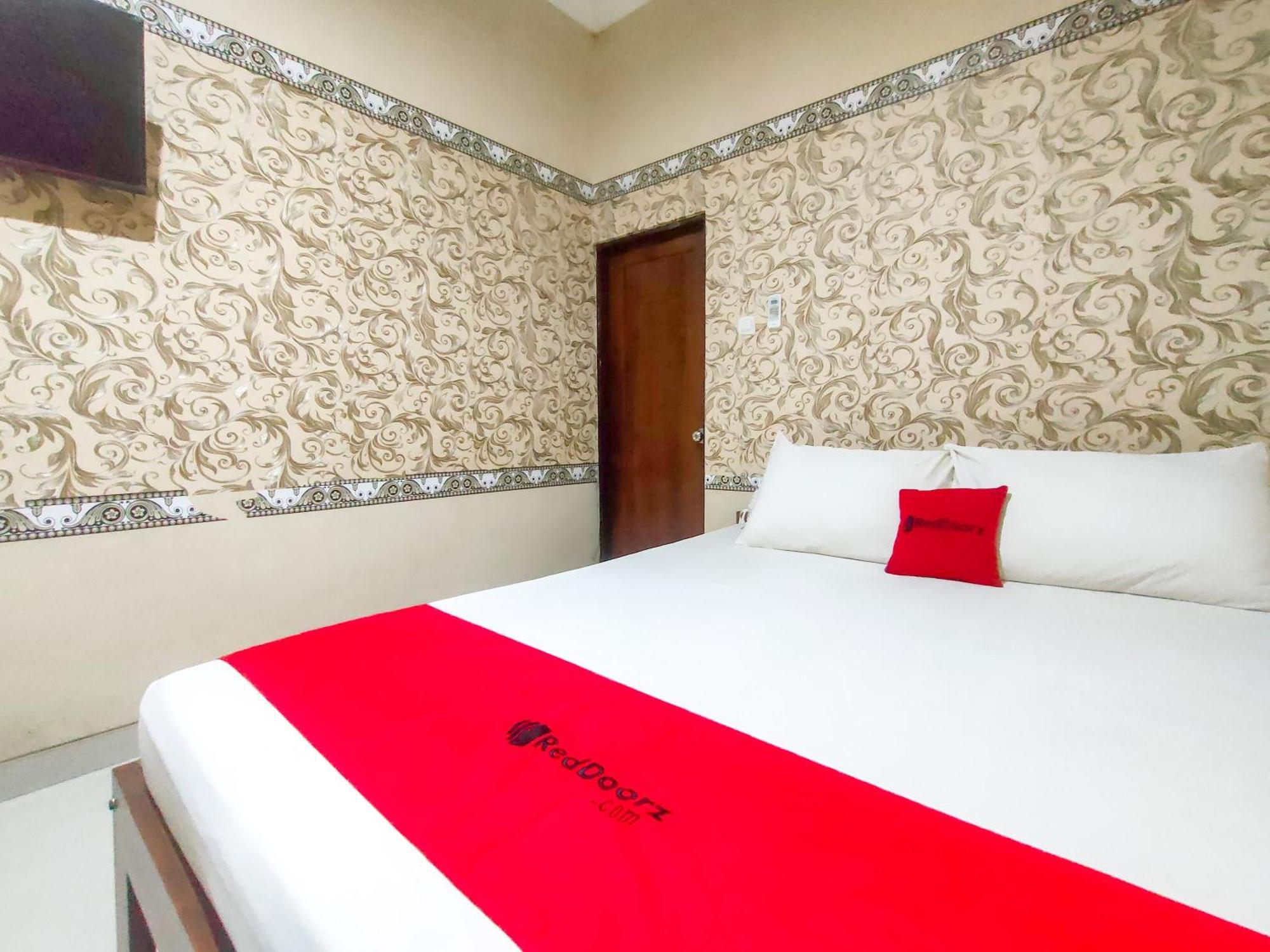 Hotel Reddoorz Syariah At Graha Adi Karya Kartasura à Kartosuro Extérieur photo