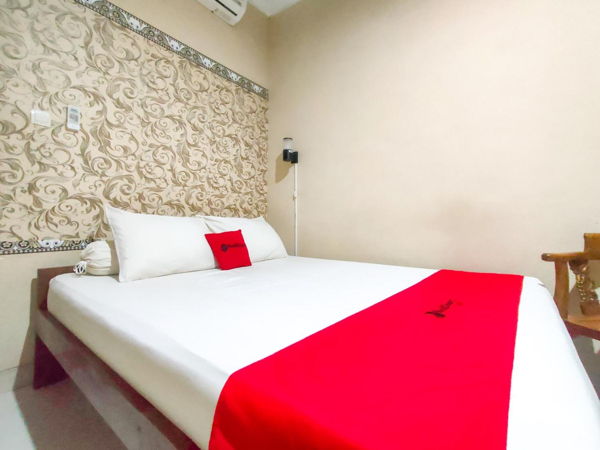 Hotel Reddoorz Syariah At Graha Adi Karya Kartasura à Kartosuro Extérieur photo