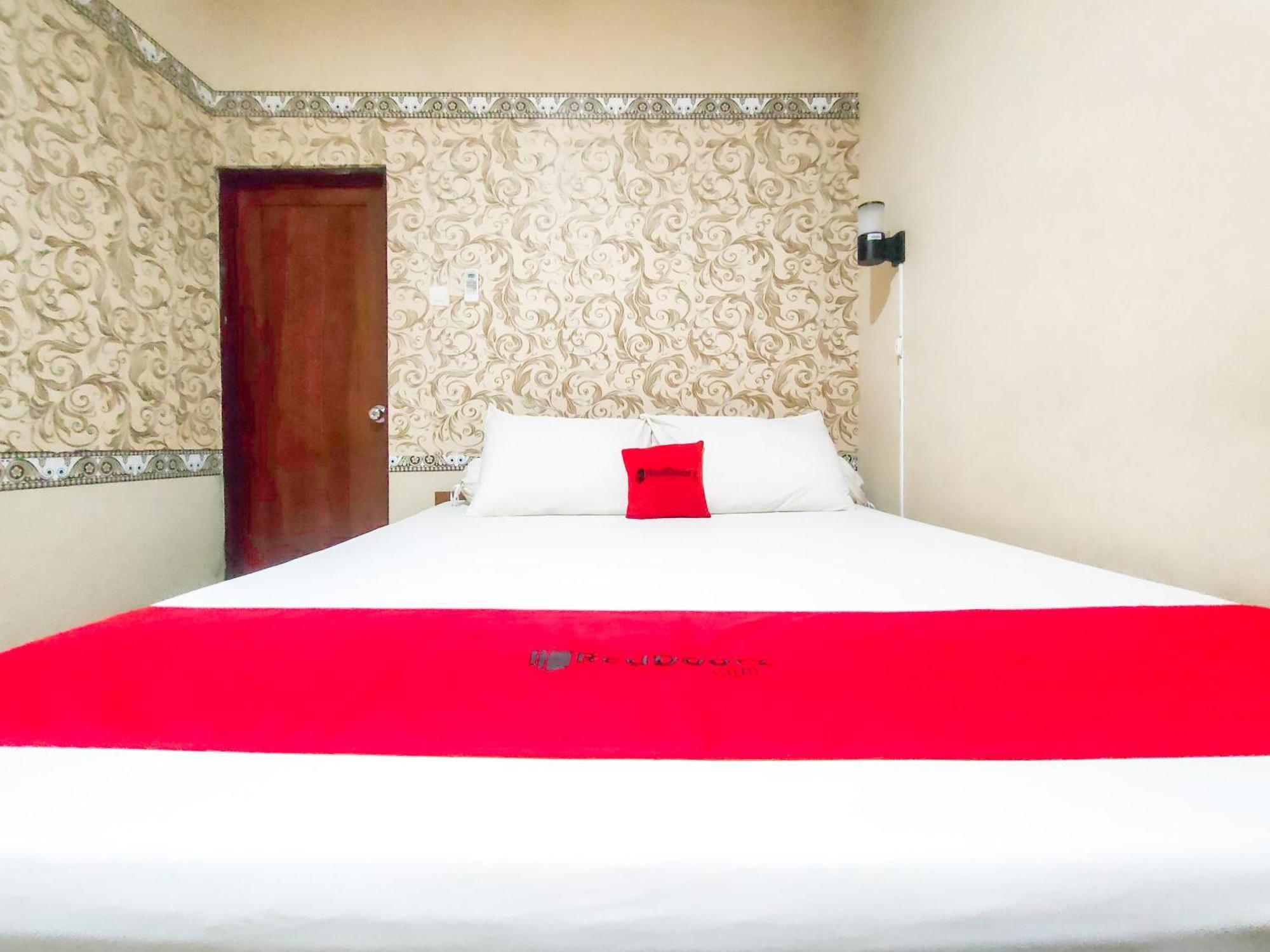 Hotel Reddoorz Syariah At Graha Adi Karya Kartasura à Kartosuro Extérieur photo