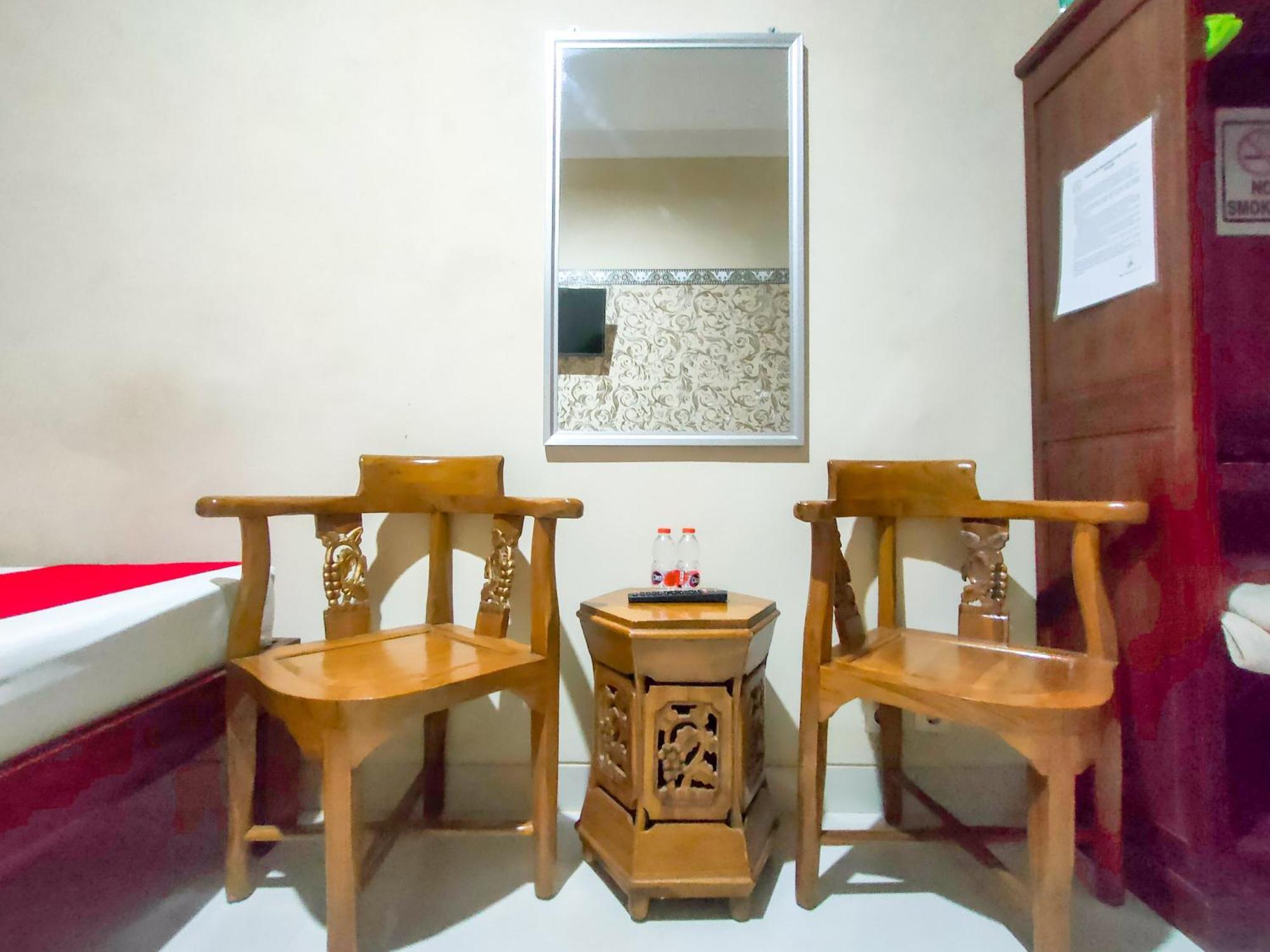 Hotel Reddoorz Syariah At Graha Adi Karya Kartasura à Kartosuro Extérieur photo