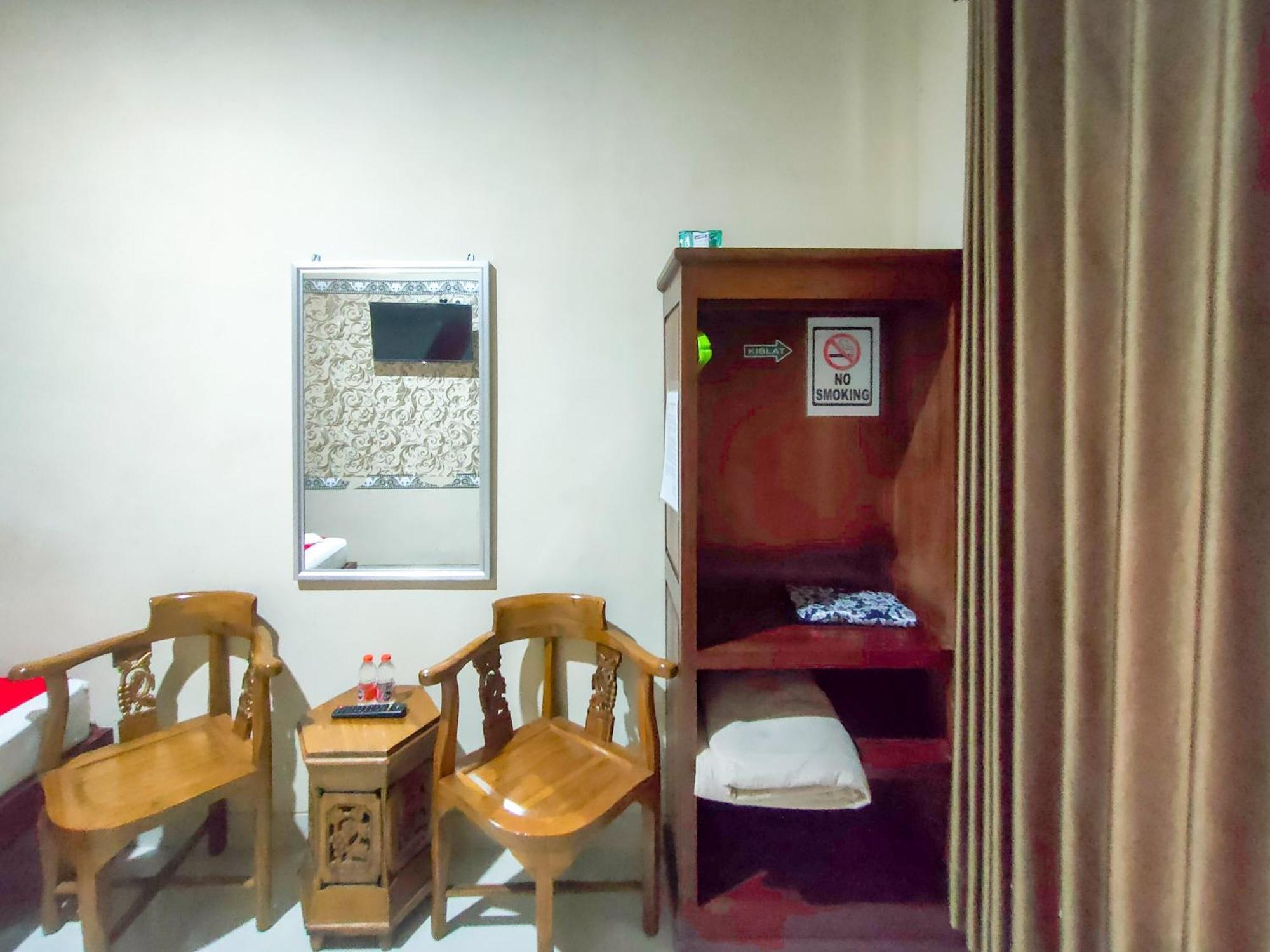 Hotel Reddoorz Syariah At Graha Adi Karya Kartasura à Kartosuro Extérieur photo