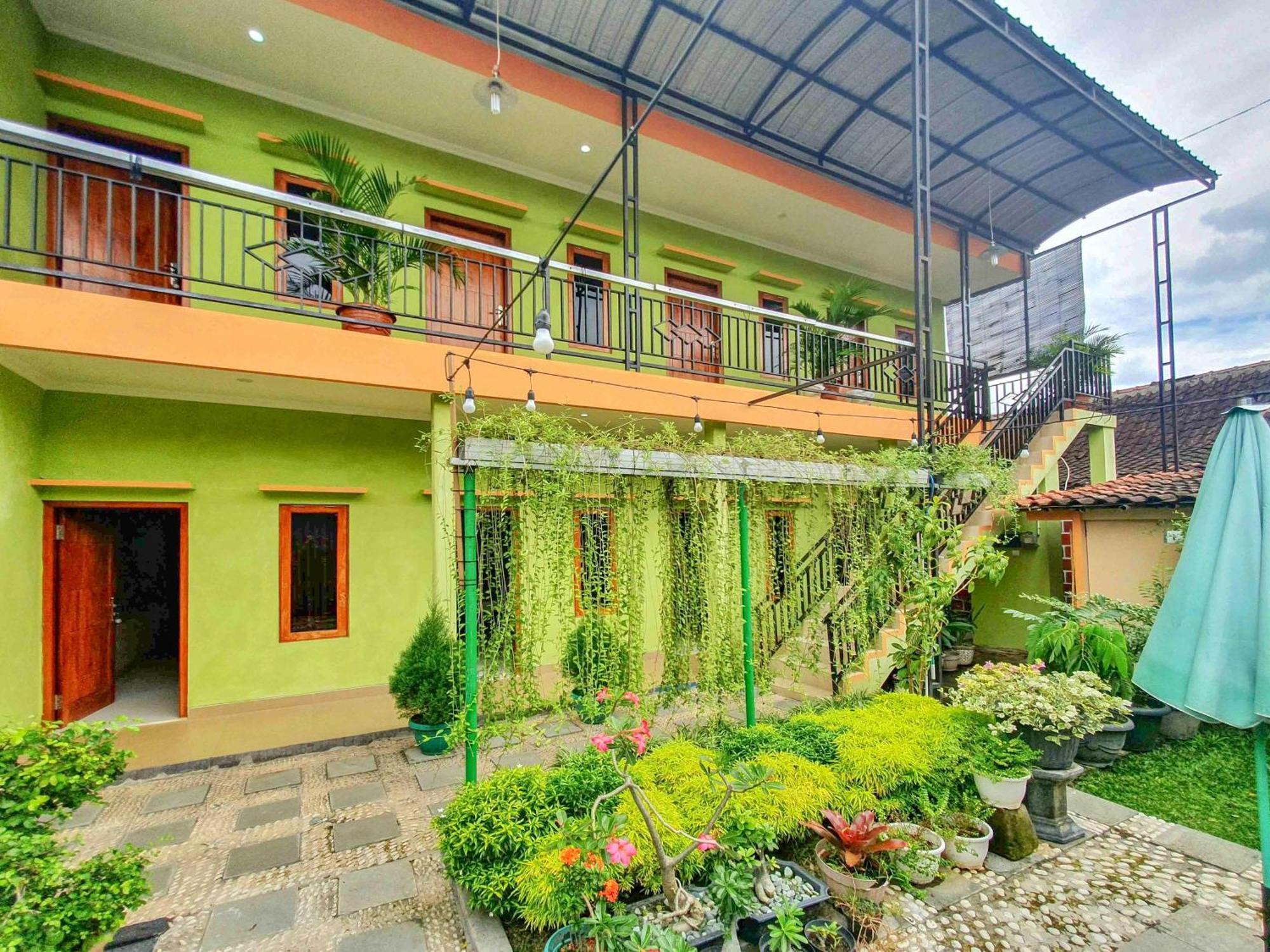 Hotel Reddoorz Syariah At Graha Adi Karya Kartasura à Kartosuro Extérieur photo