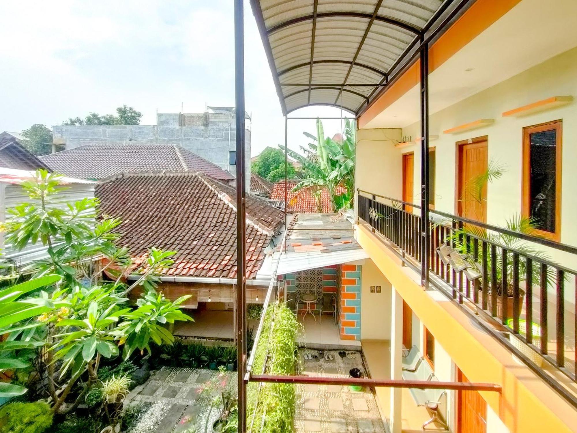 Hotel Reddoorz Syariah At Graha Adi Karya Kartasura à Kartosuro Extérieur photo