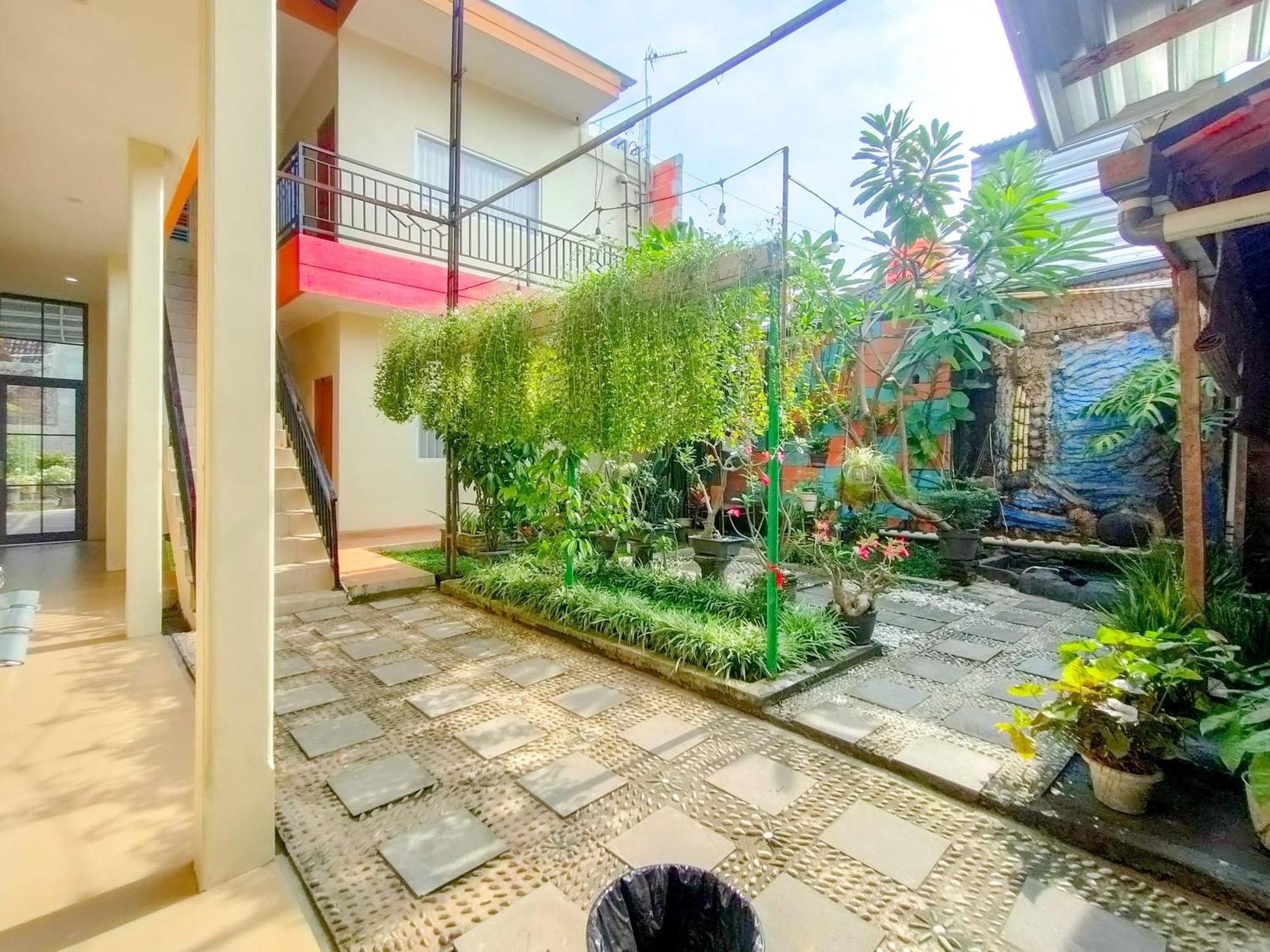 Hotel Reddoorz Syariah At Graha Adi Karya Kartasura à Kartosuro Extérieur photo