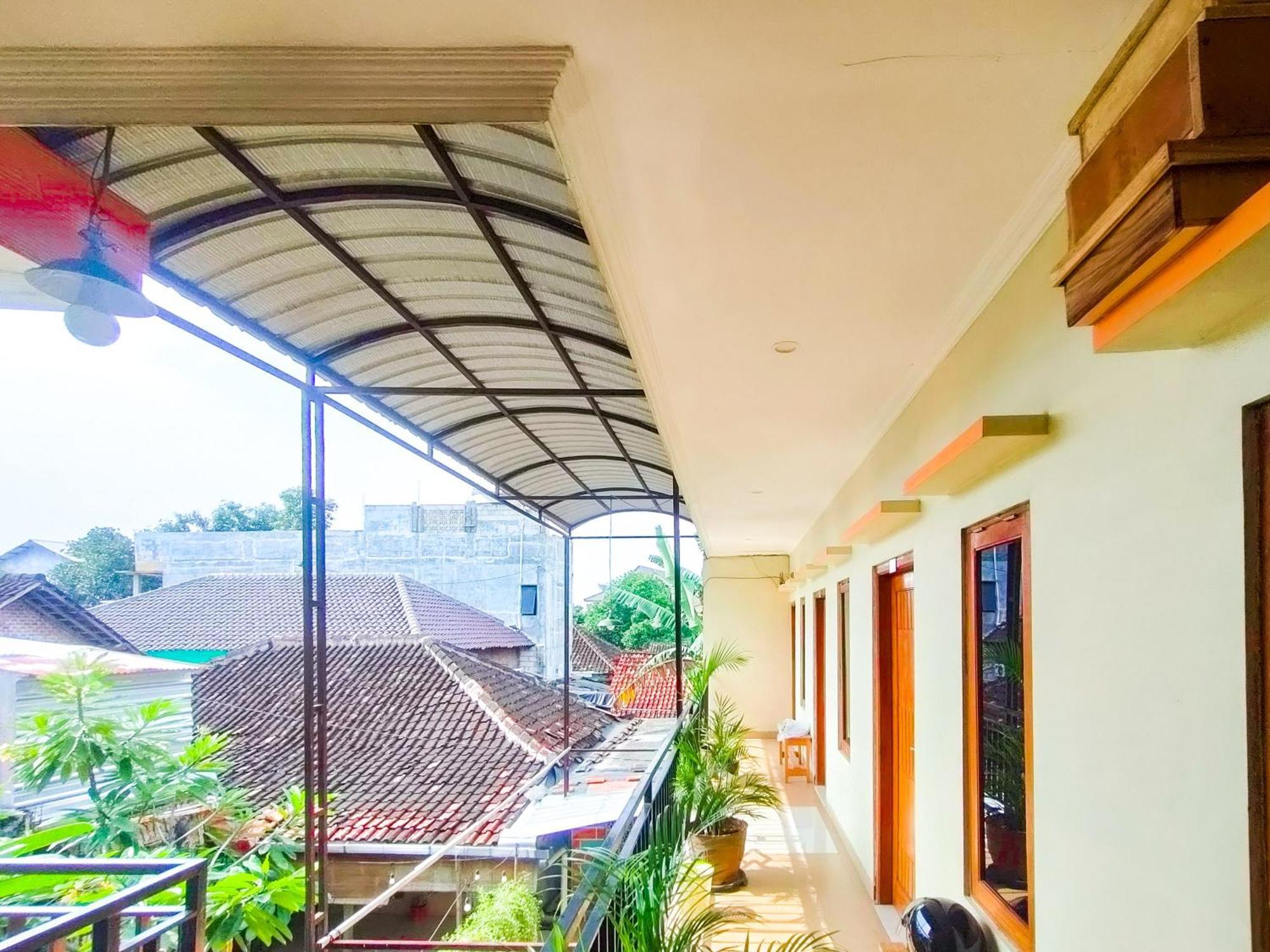Hotel Reddoorz Syariah At Graha Adi Karya Kartasura à Kartosuro Extérieur photo