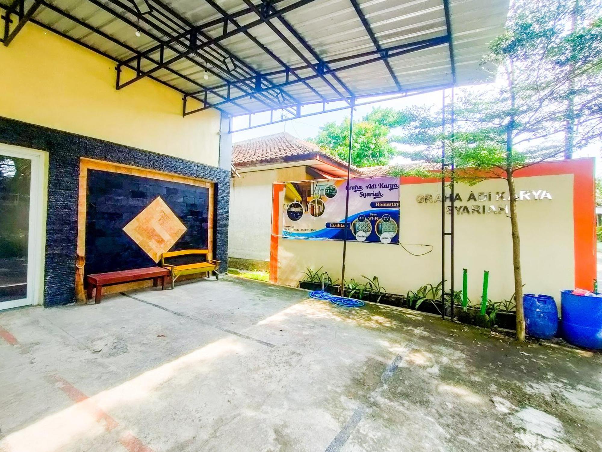 Hotel Reddoorz Syariah At Graha Adi Karya Kartasura à Kartosuro Extérieur photo