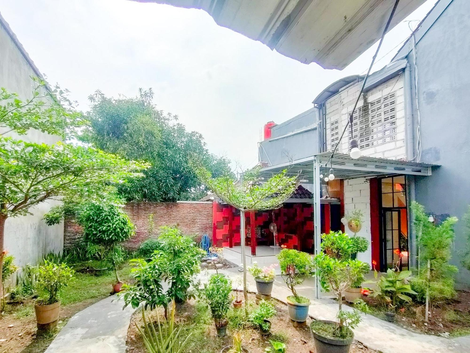 Hotel Reddoorz Syariah At Graha Adi Karya Kartasura à Kartosuro Extérieur photo